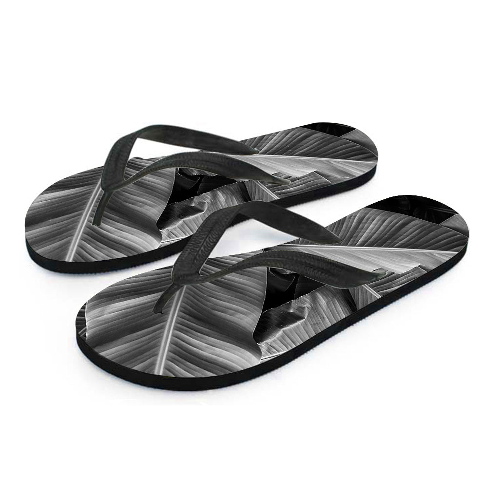 Black and White Banana Leaf Print Hawaiian Flip Flops: Add a Tropical Touch to Your Outfit! - 2