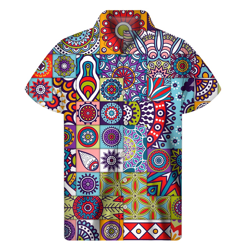 Tropical Vibes: Men&#39;s Hawaiian Short Sleeve Shirt with Mandala Tile Bohemian Pattern - 1