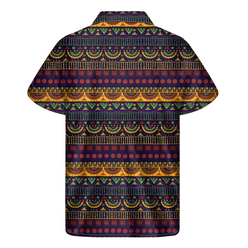 Tropical Vibes: Men&#39;s Hawaiian Short Sleeve Shirt with Native Tribal Indian Pattern - 2