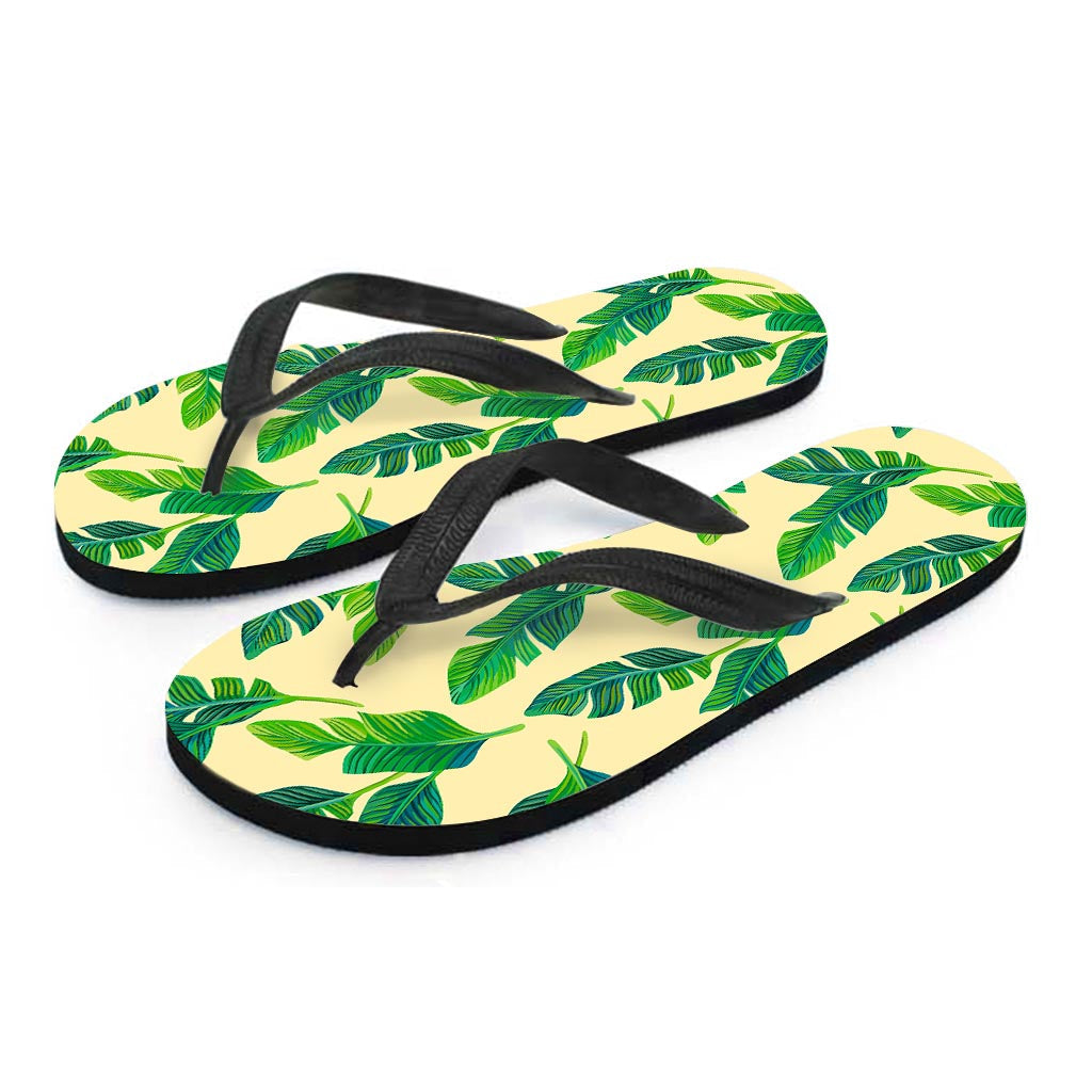 Beach Chic: Tropical Banana Palm Leaf Pattern Hawaiian Outfit with Matching Flip Flops - 2